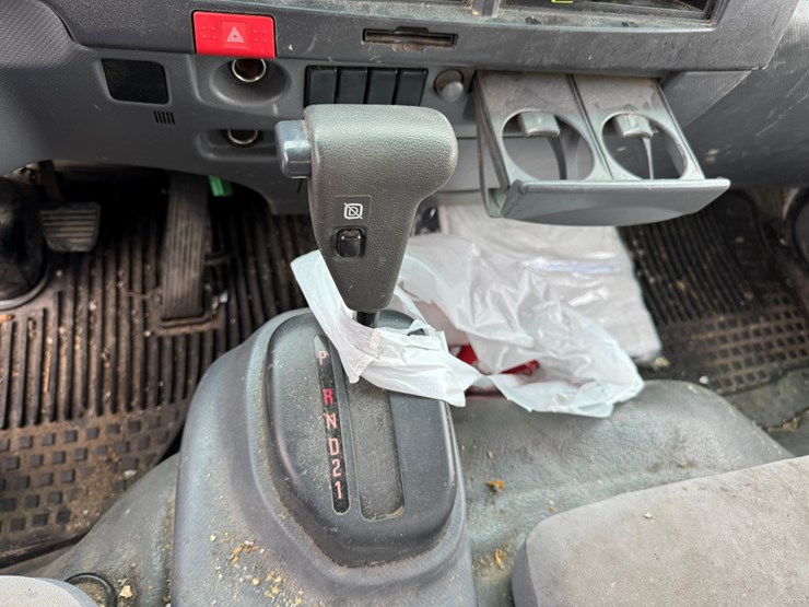 2019-isuzu-nrr-image-37