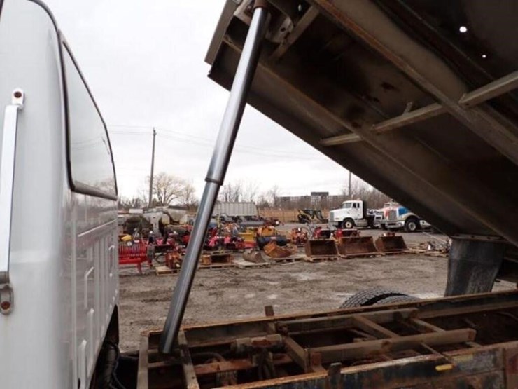 2006-ford-f650-xlt-image-50