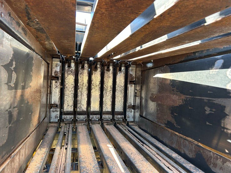 2014-new-holland-big-baler-340-image-16