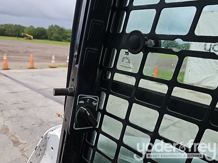 2019-bobcat-t740-image-29