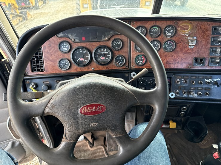2004-peterbilt-378-image-42