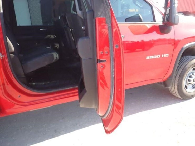 2022-chevrolet-2500hd-image-56