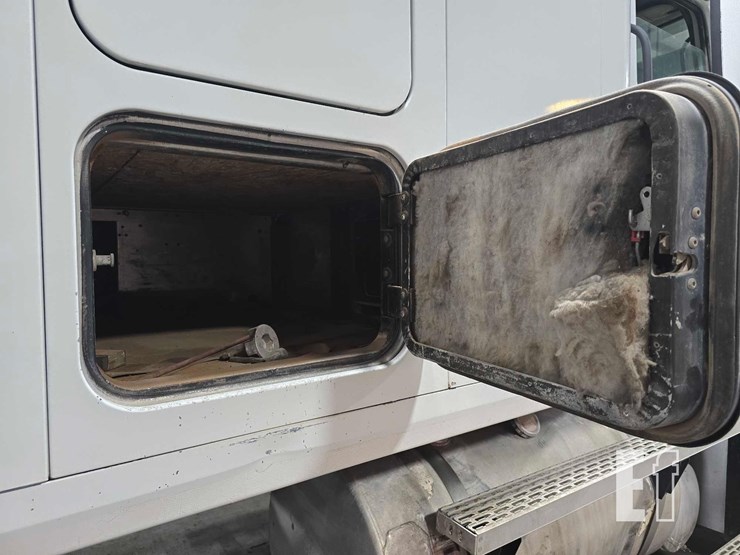 2004-mack-vision-cx613-image-21