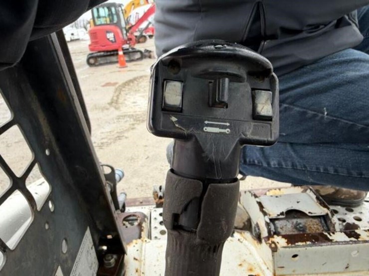 2009-bobcat-864-image-12