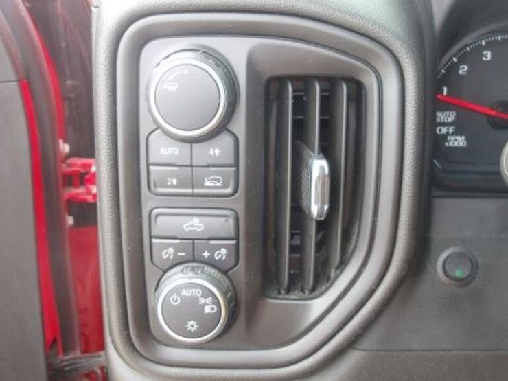 2023-chevrolet-1500-image-16