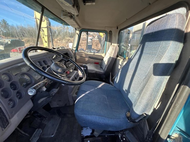 2001-mack-ch613-image-81