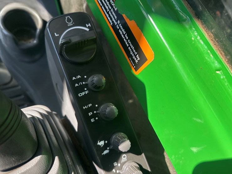 2016-deere-2154d-image-64