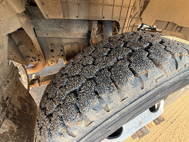 2002-isuzu-npr-image-46