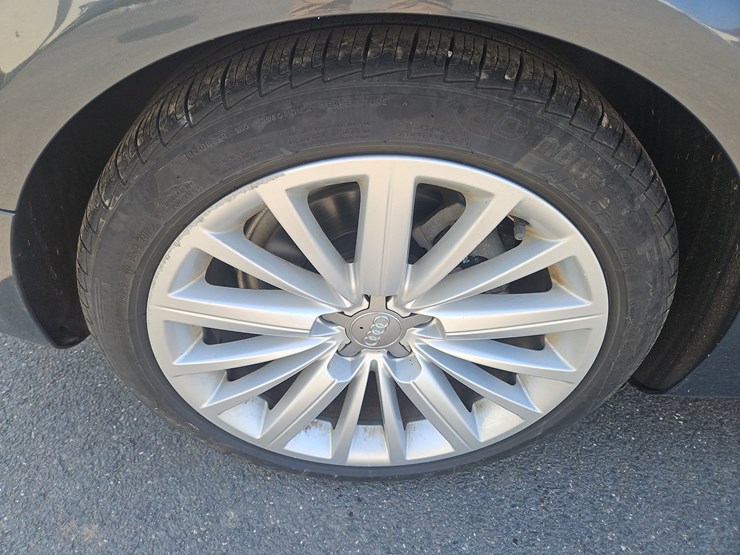 2011-audi-a5-quattro-2-door-convertible-image-12