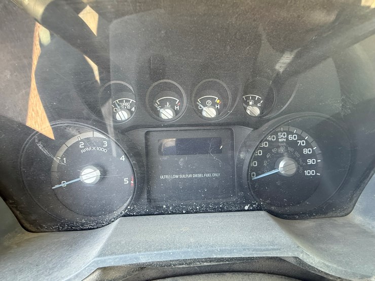 2012-ford-f550-xl-image-40