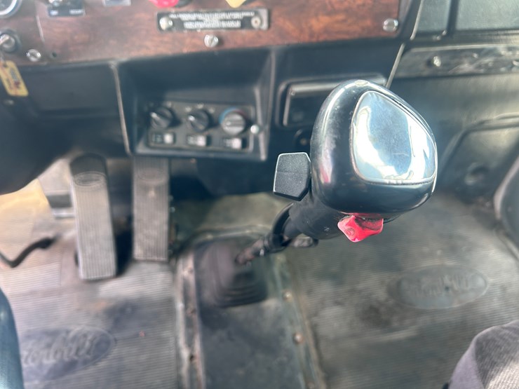 2000-peterbilt-379-image-53