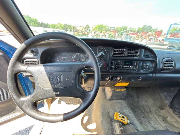 1998-dodge-3500-image-13