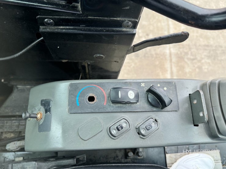 2014-caterpillar-305.5e-image-14