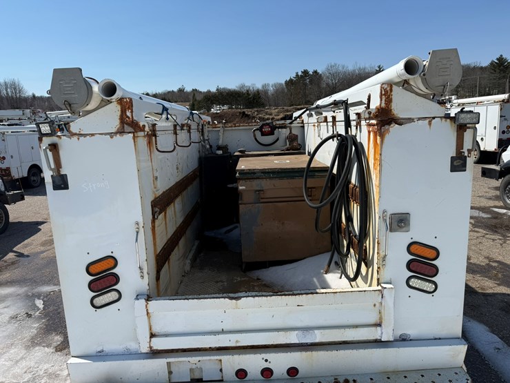 #1061-•-2016-ram-5500-heavy-duty-service-truck-image-12