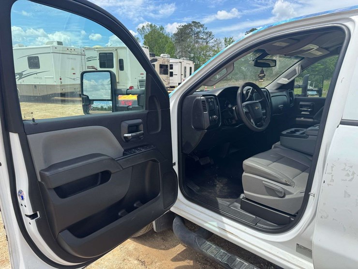 2017-chevrolet-silverado-2500-image-9