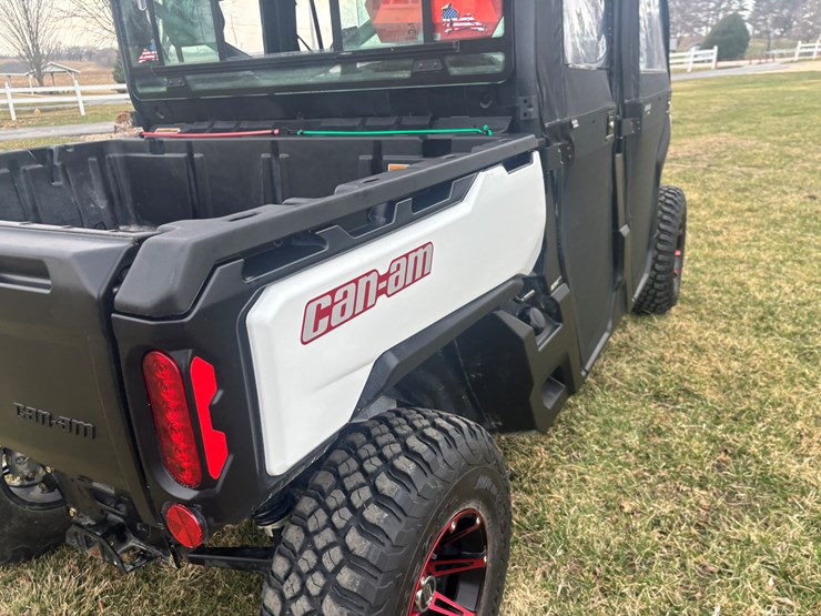 #2311-•-2023-can-am-hd-9-defender-xt-4x4-utv-image-13