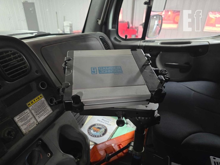 2012-freightliner-m2-106-image-27