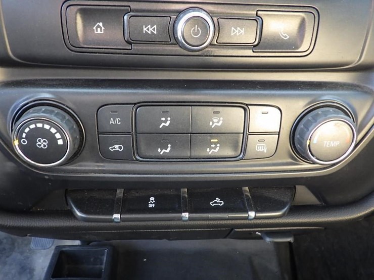 2017-chevrolet-2500hd-image-36