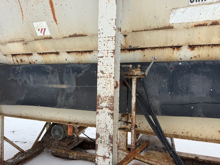 #2210-•-fabtek-14'x96"x128"-feeder-bin-image-39