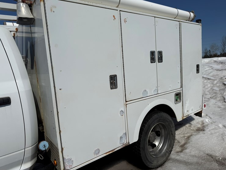 #1061-•-2016-ram-5500-heavy-duty-service-truck-image-7