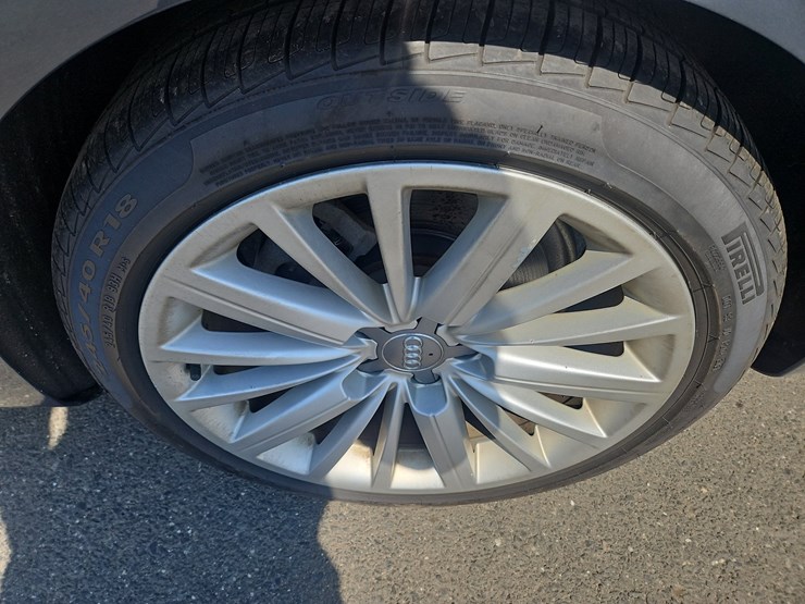 2011-audi-a5-quattro-2-door-convertible-image-11