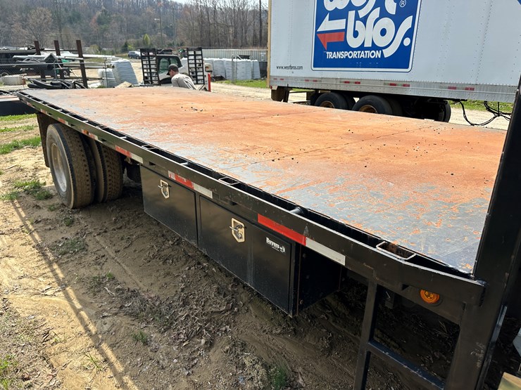 2020-hino-268-image-15