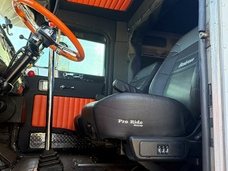 1974-peterbilt-359-image-37