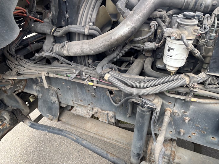 2005-gmc-t7500-image-90