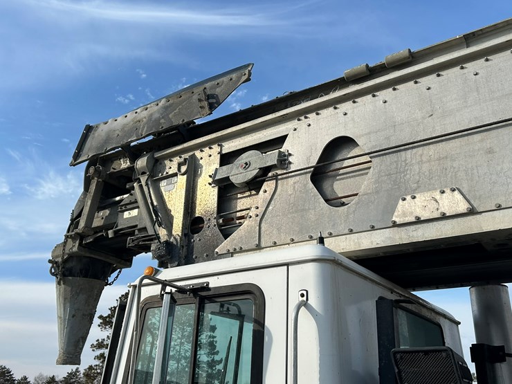 #2237-•-2006-mack-tri-axle-concrete-placement-truck-image-40