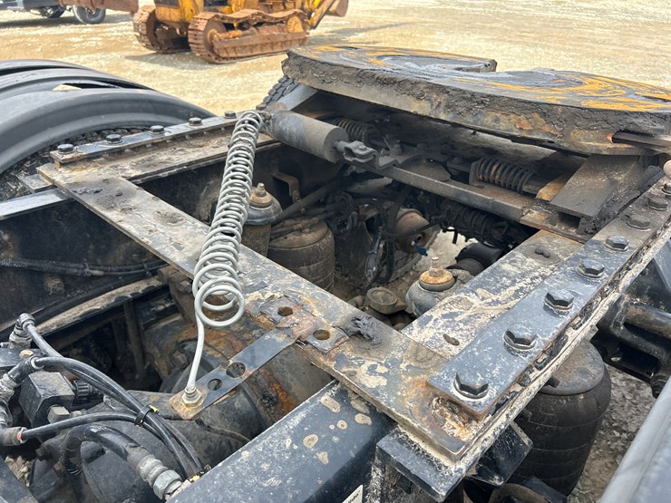 2017-kenworth-t680-image-32