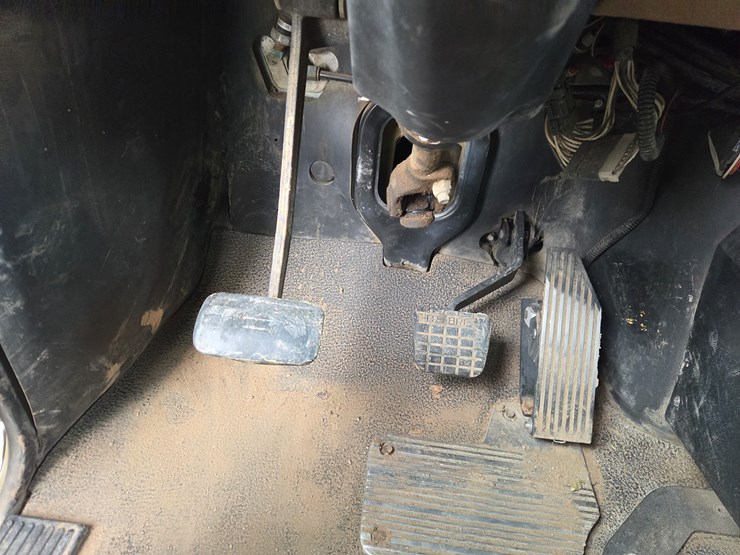 2006-massey-ferguson-8-image-66