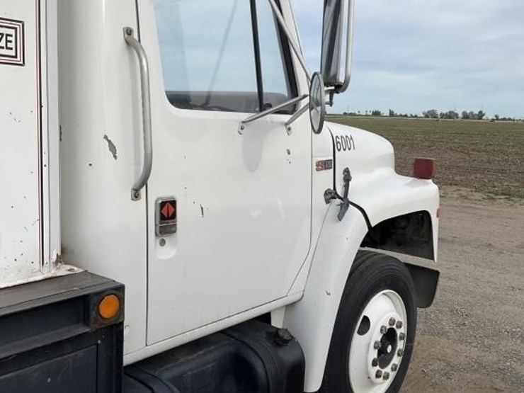 1987-international-s1700-image-17