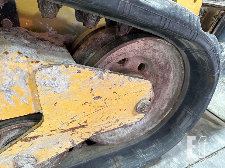 2023-caterpillar-259d3-image-34