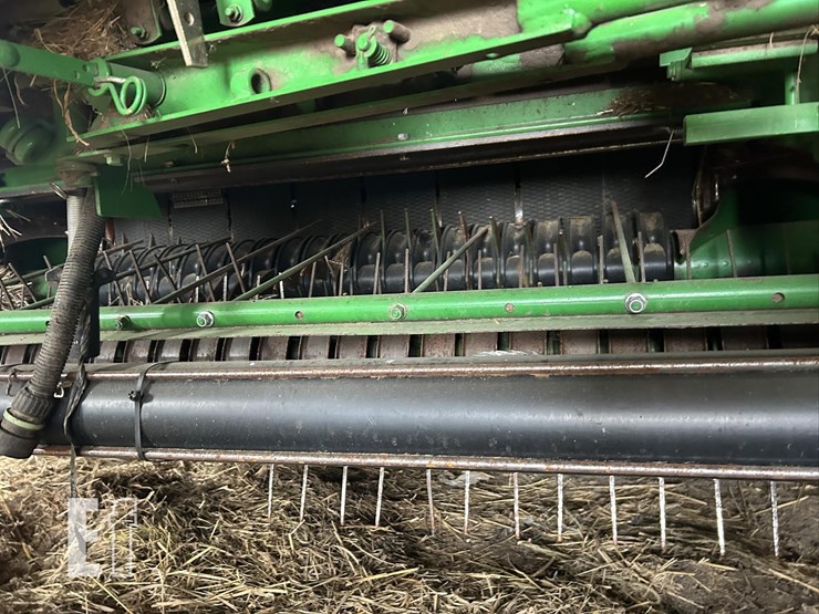 2011-john-deere-568-image-31