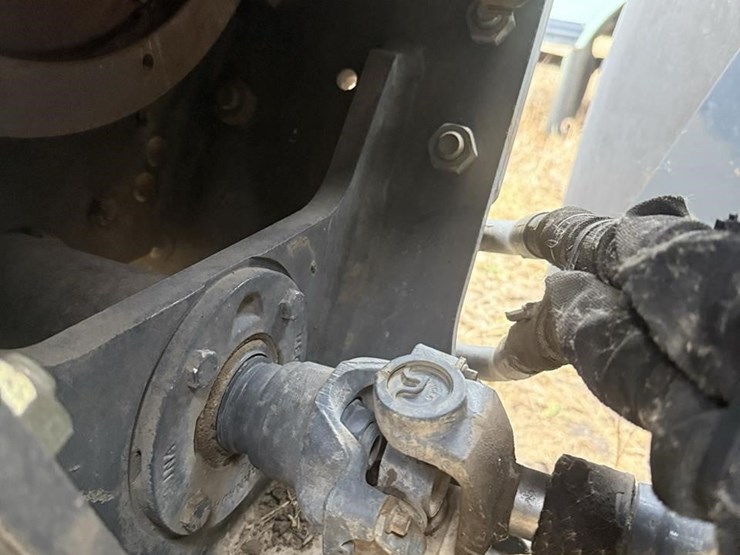 new-holland-tv140-image-25