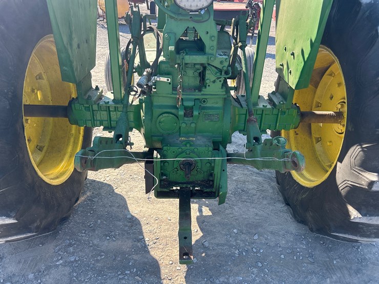 john-deere-4010-image-7