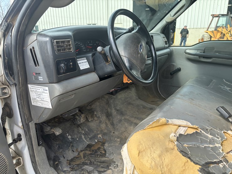 2004-ford-f450-image-28