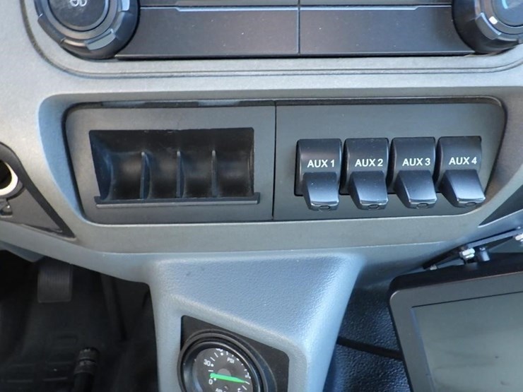 2016-ford-f650-xlt-image-38