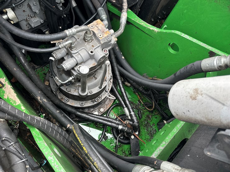 2016-deere-2154d-image-47