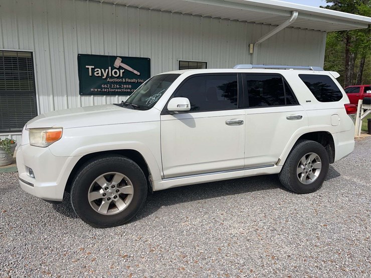 2013-toyota-4-runner-image-2