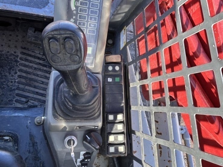 2016-takeuchi-tl8-image-12