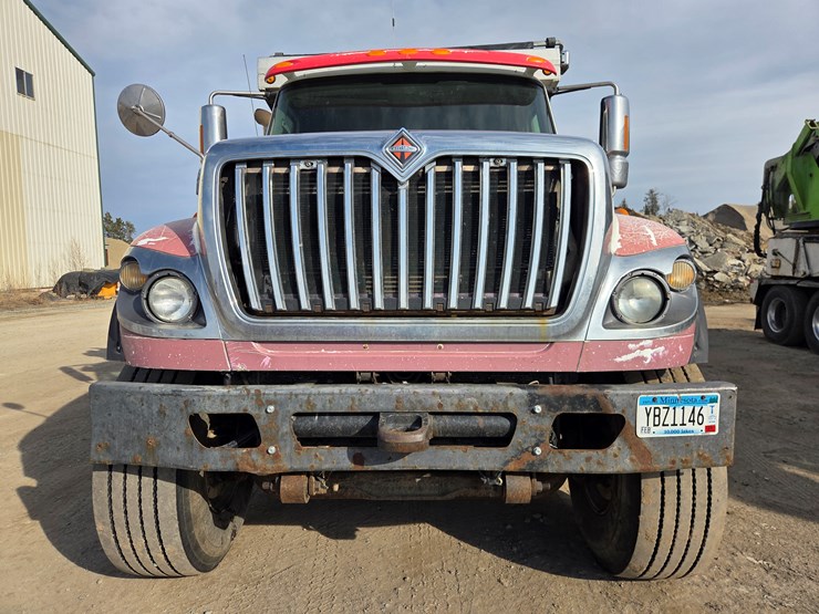 2012-international-7600-image-8