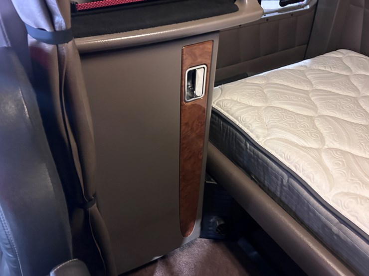 2007-peterbilt-379-image-72