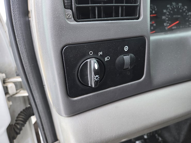 2001-ford-f350-image-40