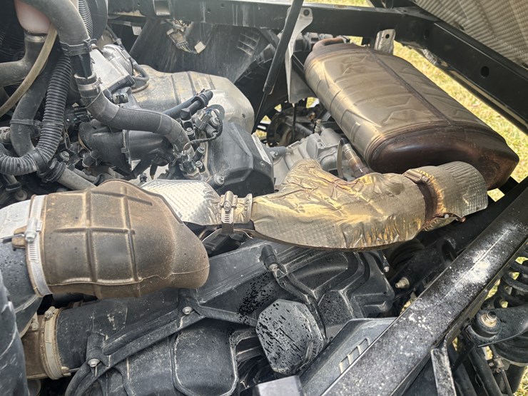 #2311-•-2023-can-am-hd-9-defender-xt-4x4-utv-image-21