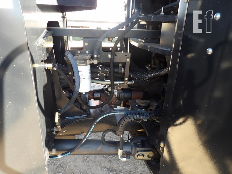 new-holland-t9040-image-27