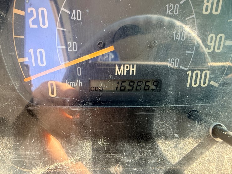 2004-isuzu-npr-image-42