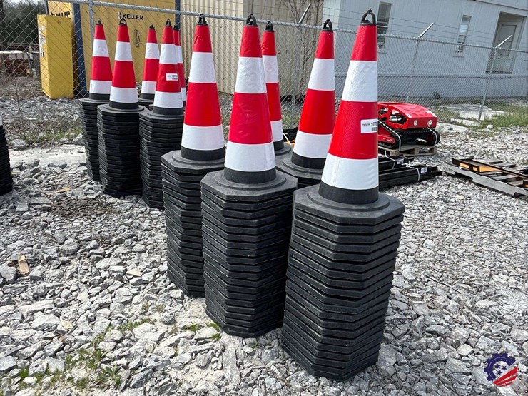 lot-of-100-unused-2026-ce-irstc-safety-traffic-cones-image-1