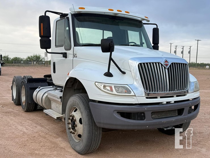 2018-international-durastar-4400-image-1
