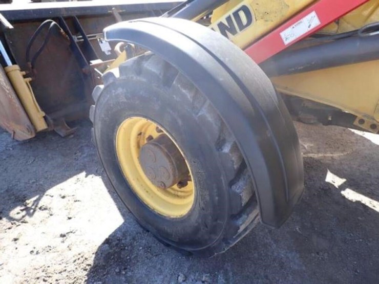 2012-new-holland-b95b-image-35